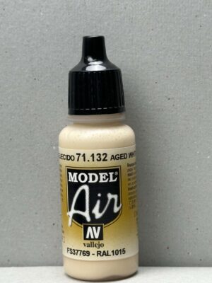 71132 Aged White